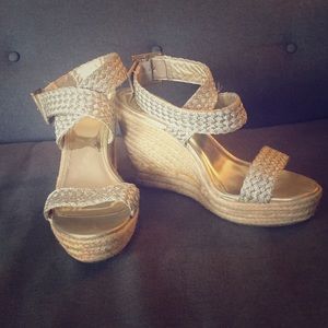 Gold metallic wedges